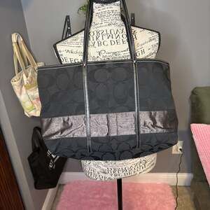 Vintage Coach Black & Silver Tote Bag missing the coach tag
